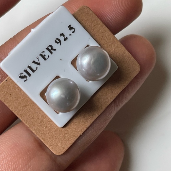 Grey Pearl Studs earrings in pure 925 Sterling silver!! Amazing Gift 🎁 - Picture 3 of 9